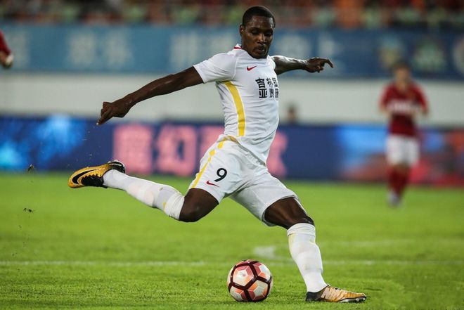 上海申花训练开放日，今晚防线松动引欢呼，英超在即，高层口径保持一致的简单介绍