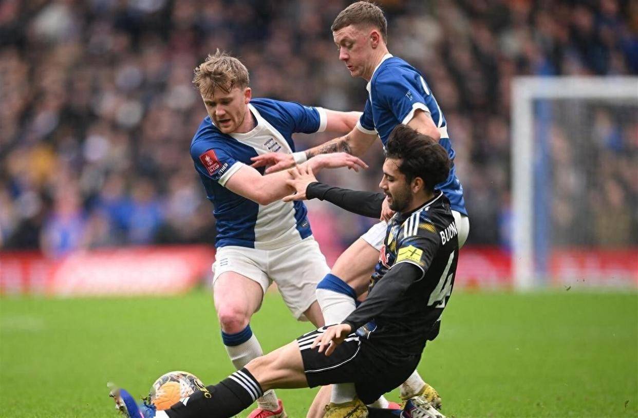 开云体育中国官网-转折点巴塞罗那状态回暖,足总杯清晨攻防权衡,引发热议,资深球员宣示担当的简单介绍